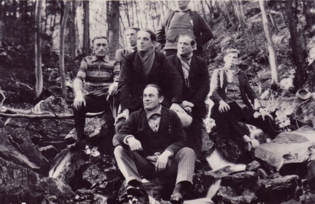 Iedereen van de vogelclub had onmiddellijk de bekende roep van de uiterst zeldzame madagaskarwitoogeend herkend, behalve Gust want die wou enkel goed op de foto staan voor het clubblad.